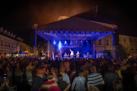 Narodne noše (1)